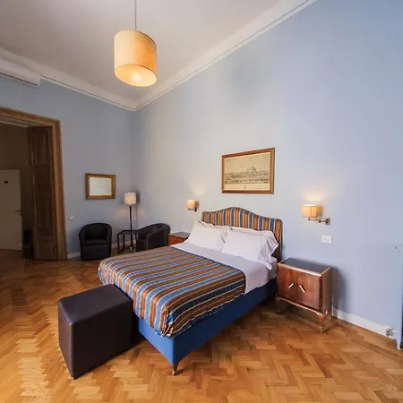 Spaccanapoli Comfort Couette-café Naples