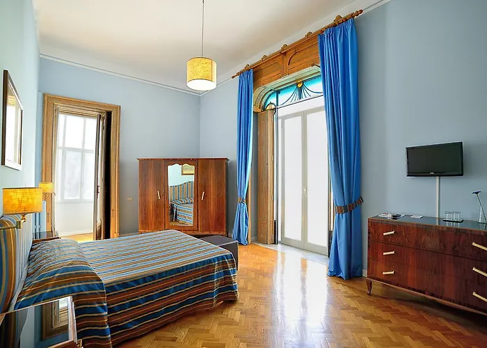 Spaccanapoli Comfort Bed & Breakfast 4*
